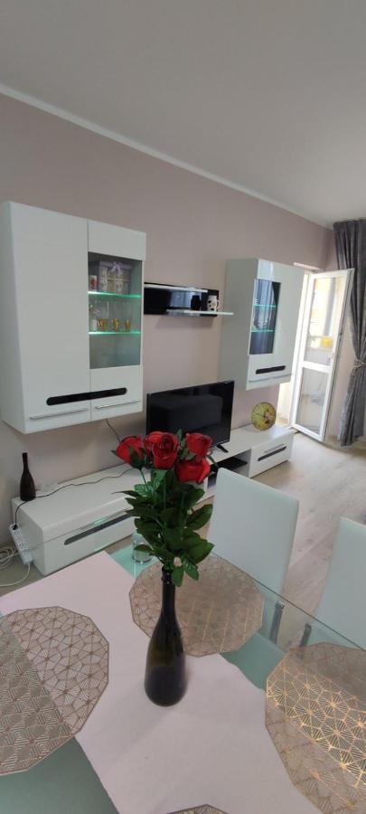 Luxury And Stylish Apartmen, Metro Station Obelya Sofia Buitenkant foto